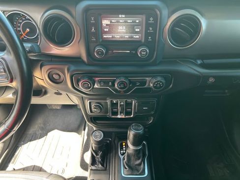 Used 2018 Jeep Wrangler Unlimited Sport S AWD/4WD image 16