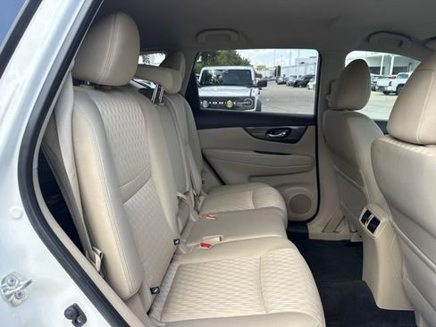 Used 2019 Nissan Rogue SV FWD image 30