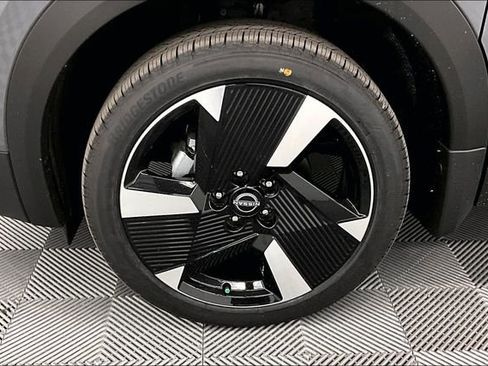 New 2025 Nissan Kicks SR w/ SR Premium Package FWD image 12