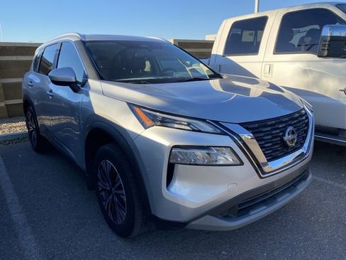 Used 2023 Nissan Rogue SV w/ SV Premium B Package image 5