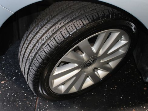 Used 2010 Volkswagen Beetle Convertible FWD image 26