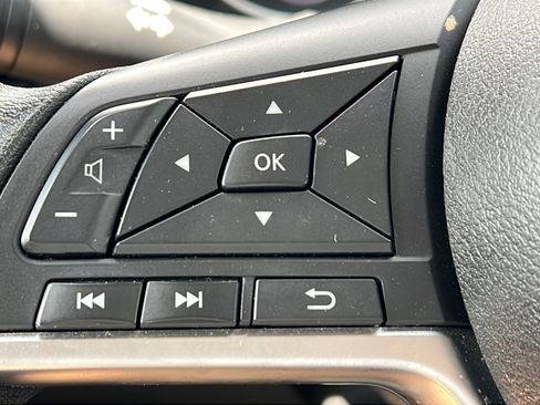 Used 2024 Nissan Sentra SV FWD image 19