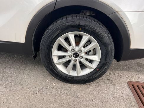 Used 2019 Kia Sorento FWD image 29