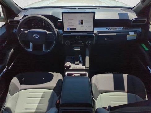 Certified 2025 Toyota Tacoma TRD Off-Road AWD/4WD image 25