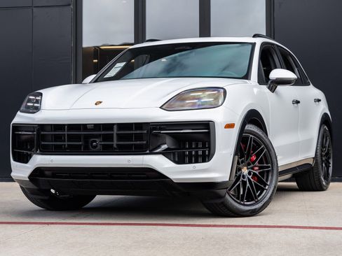 New 2026 Porsche Cayenne GTS image 1