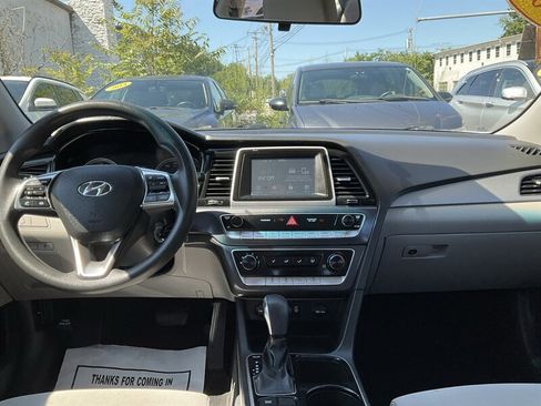 Used 2018 Hyundai Sonata SE FWD image 12