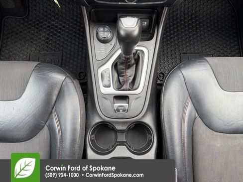 Used 2017 Jeep Cherokee Trailhawk AWD/4WD image 29