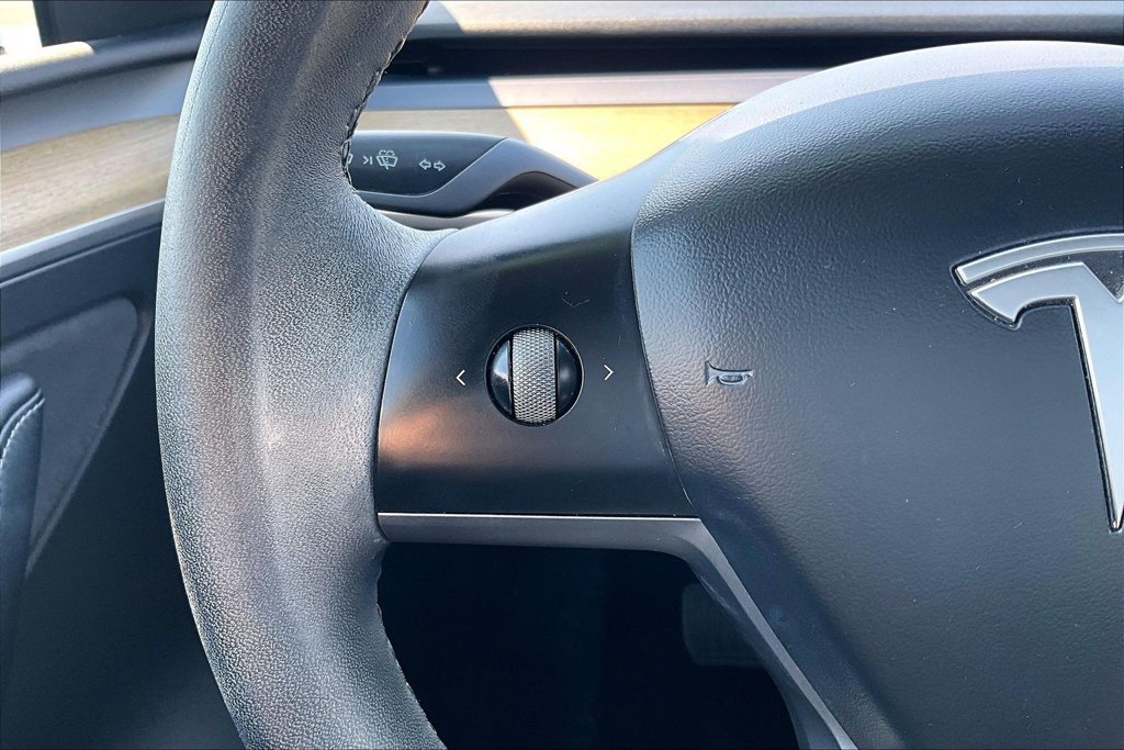 Used 2023 Tesla Model Y Long Range AWD/4WD image 18