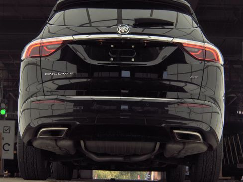 Used 2023 Buick Enclave Essence w/ Sport Touring Edition FWD image 4