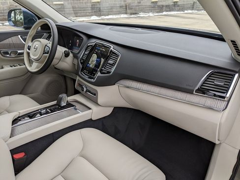 Certified 2025 Volvo XC90 T8 Plus w/ Protection Package Premier image 21