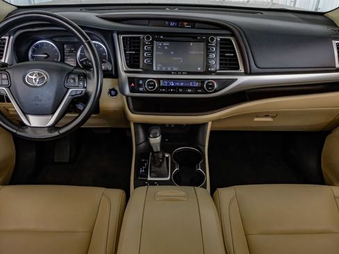 Used 2018 Toyota Highlander XLE image 13