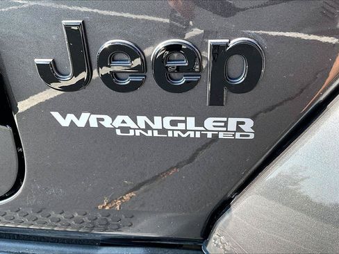 Used 2021 Jeep Wrangler Unlimited Sahara AWD/4WD image 10
