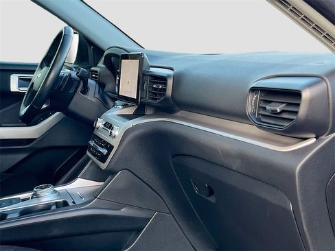 Used 2020 Ford Explorer XLT w/ Class III Trailer Tow Package image 29