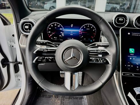 Used 2025 Mercedes-Benz GLC 300 image 32