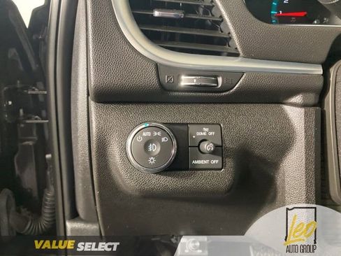 Used 2017 Chevrolet Traverse LT image 11