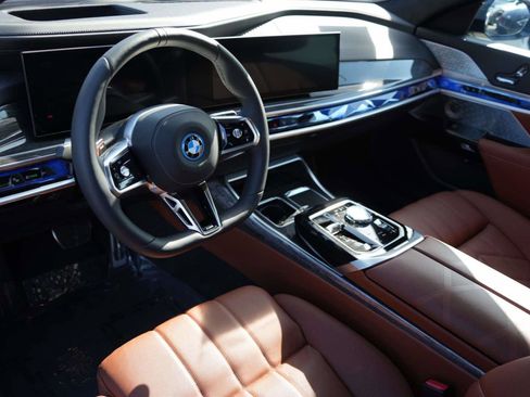 Used 2025 BMW i7 xDrive60 image 15