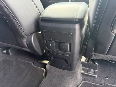 Used 2022 Ford Explorer XLT w/ Equipment Group 202A image 38