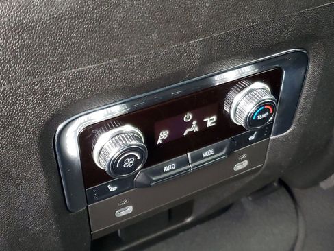 Used 2023 GMC Yukon XL SLT w/ SLT Premium Package AWD/4WD image 14