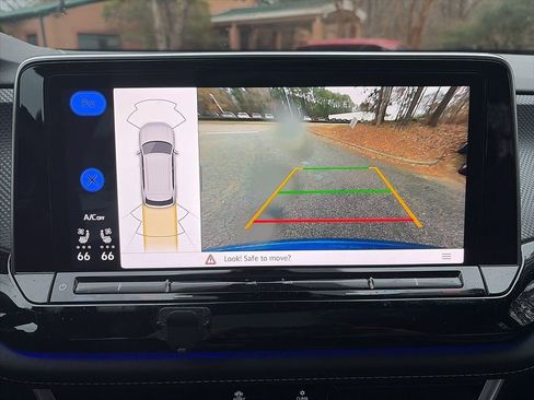 Used 2024 Volkswagen Atlas Cross Sport SEL R-Line image 10