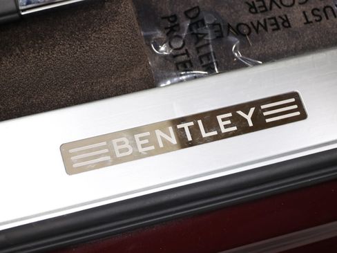 Used 2018 Bentley Bentayga AWD/4WD image 98