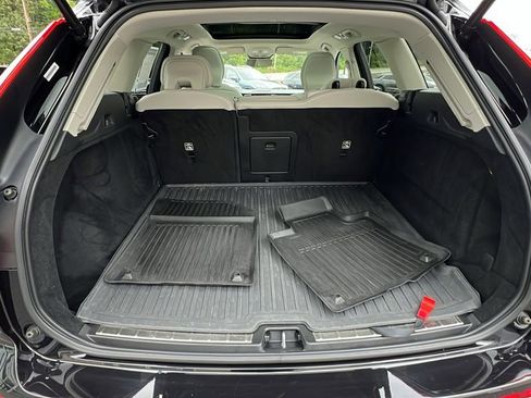 Used 2022 Volvo XC60 B5 Momentum w/ Climate Package image 39