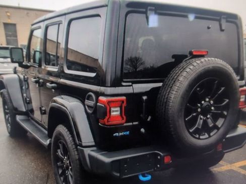 Used 2024 Jeep Wrangler Unlimited Sahara w/ Dual Top Group AWD/4WD image 4