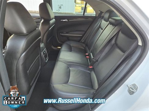 Used 2023 Chrysler 300 Touring L image 7