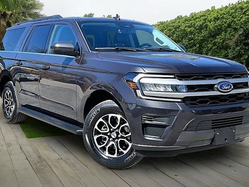 Used 2024 Ford Expedition Max XLT image 11
