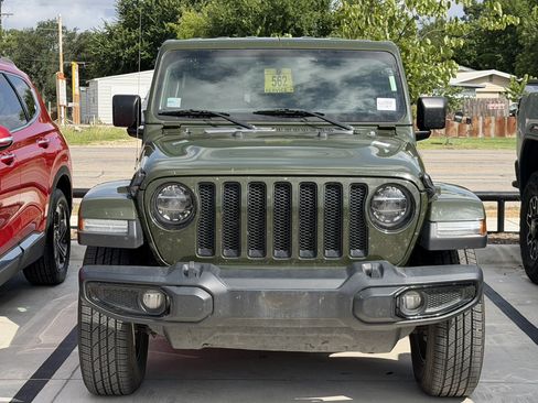 Used 2020 Jeep Wrangler Unlimited Sahara AWD/4WD image 2