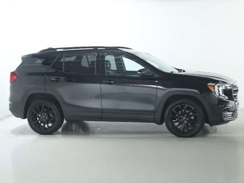 Used 2024 GMC Terrain SLT w/ Elevation Edition AWD/4WD image 11