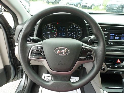 Used 2018 Hyundai Elantra SE FWD image 19