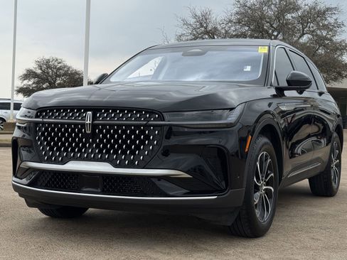 Used 2024 Lincoln Nautilus Premier w/ Equipment Group 102A image 8