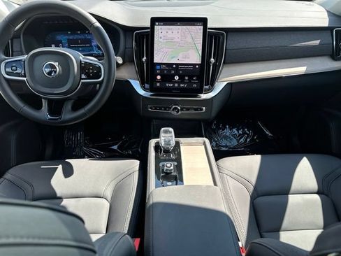 Certified 2025 Volvo XC90 B5 Core AWD/4WD image 17
