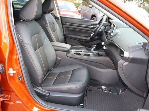 Used 2021 Nissan Altima 2.5 SR w/ SR Premium Package image 18