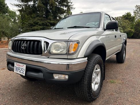 Used 2004 Toyota Tacoma PreRunner image 1