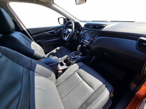 Used 2020 Nissan Rogue Sport SV FWD image 12