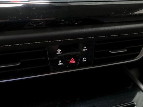 Used 2025 Volkswagen Atlas SE FWD image 33