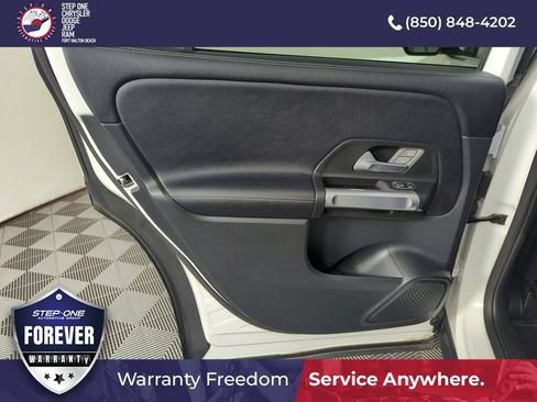Used 2023 Mercedes-Benz GLB 250 4MATIC w/ Premium Package image 28