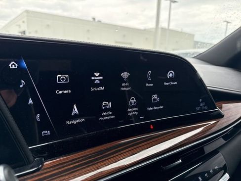 Used 2023 Cadillac Escalade Premium Luxury AWD/4WD image 20