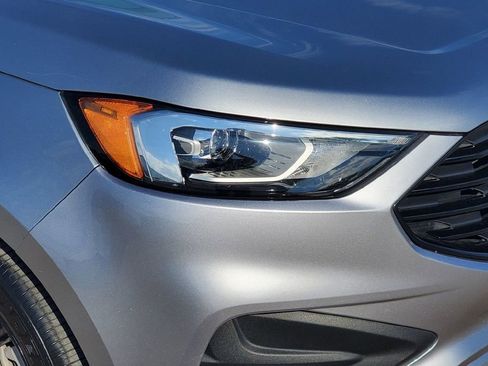 Used 2022 Ford Edge SE w/ Black Appearance Package AWD/4WD image 3