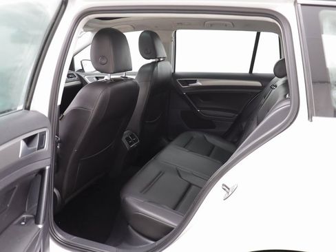 Used 2016 Volkswagen Golf SE image 13