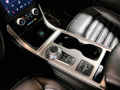 Certified 2024 Ford Edge SEL w/ Convenience Package image 16