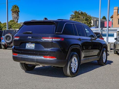 Used 2023 Jeep Grand Cherokee Laredo image 4
