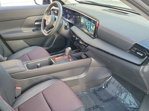 New 2026 Nissan Kicks SR w/ SR Premium Package FWD image 13