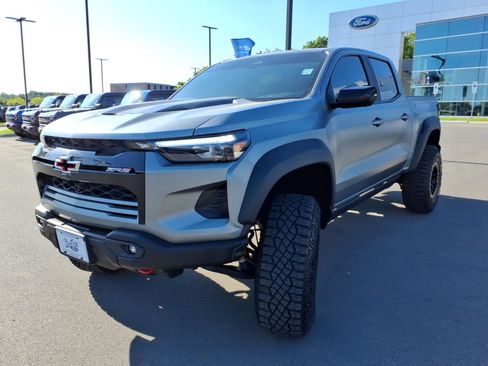 Used 2024 Chevrolet Colorado ZR2 w/ ZR2 Bison Edition AWD/4WD image 7