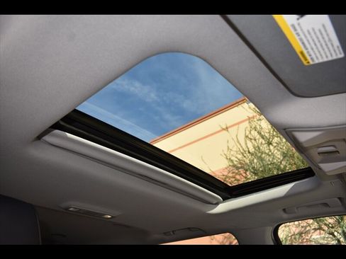 Used 2017 Cadillac Escalade Luxury image 39