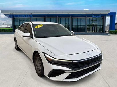 Used 2025 Hyundai Elantra SE