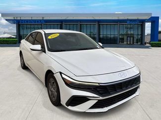 Used 2025 Hyundai Elantra SE FWD video 1