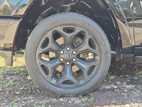 Used 2019 RAM 1500 Laramie AWD/4WD image 32