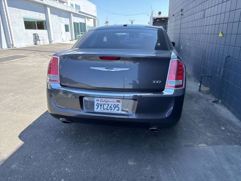 Used 2014 Chrysler 300 RWD image 9